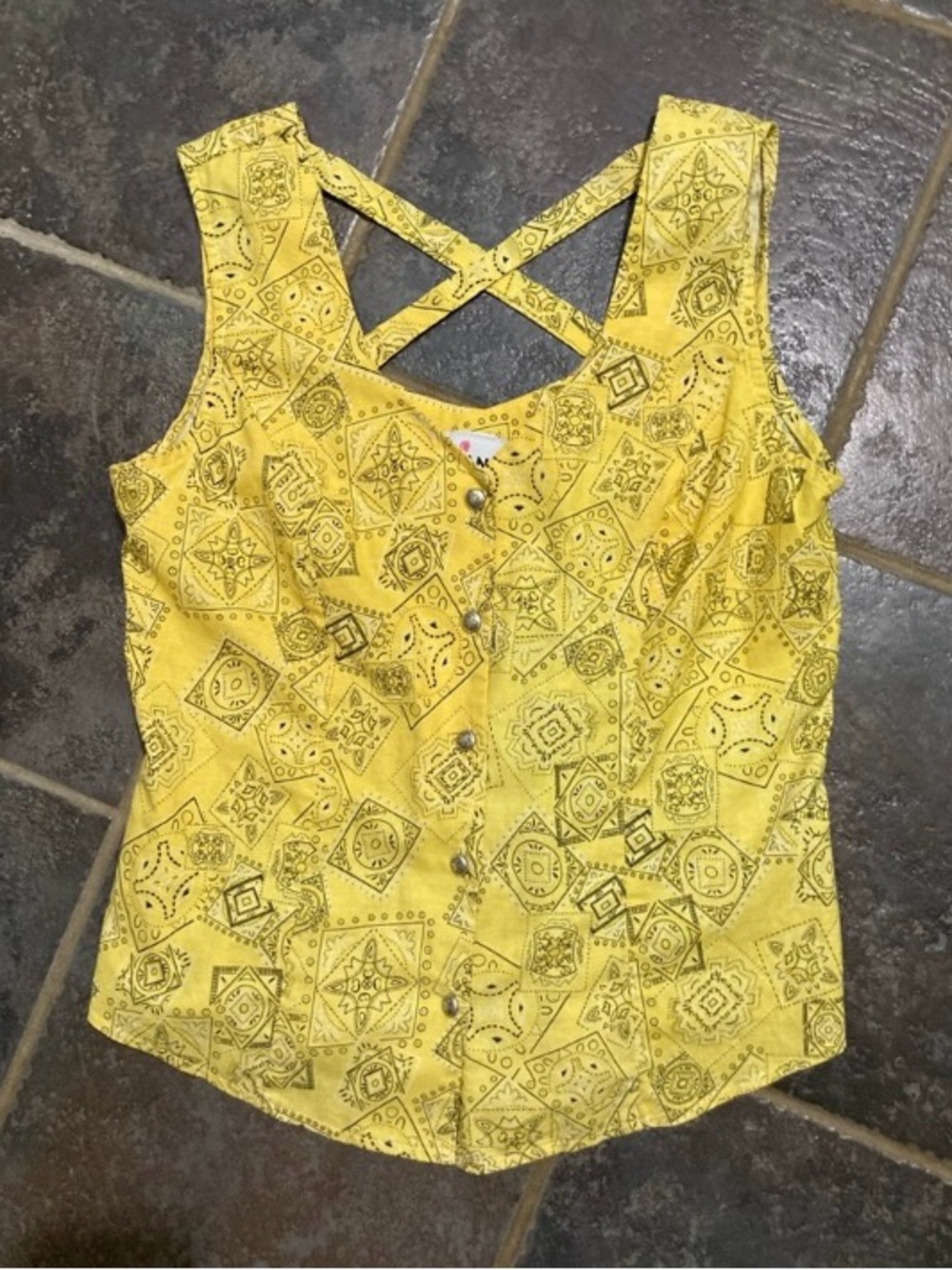 Yellow Bandana Print Women's
Button Up Top. Size M